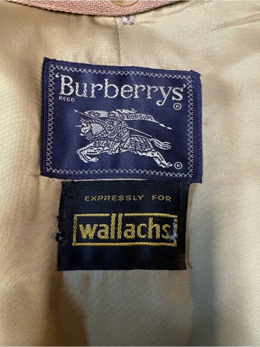 Burberry trench coat - Picture 12 of 15